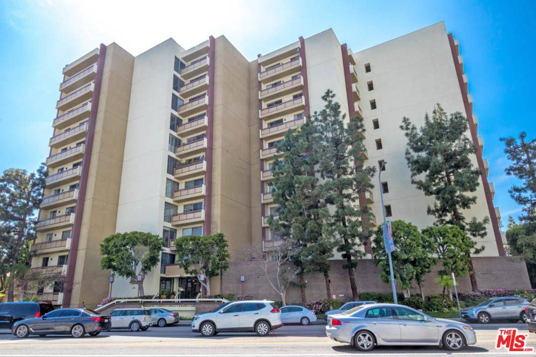 ONE BEDROOM + ONE BATH + 2 PARKING SPACES - 1 BR Condo Beverly Grove Los Angeles