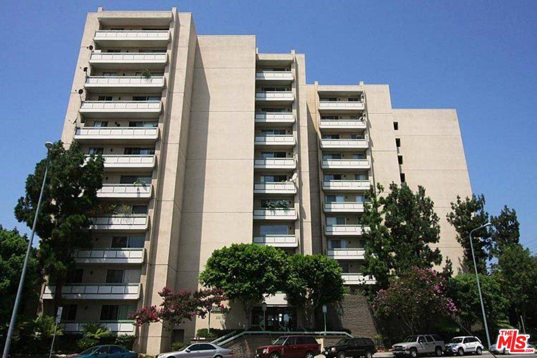 SPECTACULAR CITY AND MOUNTAIN VIEWS - 1 BR Condo Beverly Grove Los Angeles