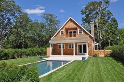 AMAGANSETT HOME CLOSE TO THE ACTION!