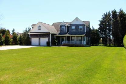 WATER MILL 4 BEDROOM - GREAT LOCATION - LOVELY YARD!