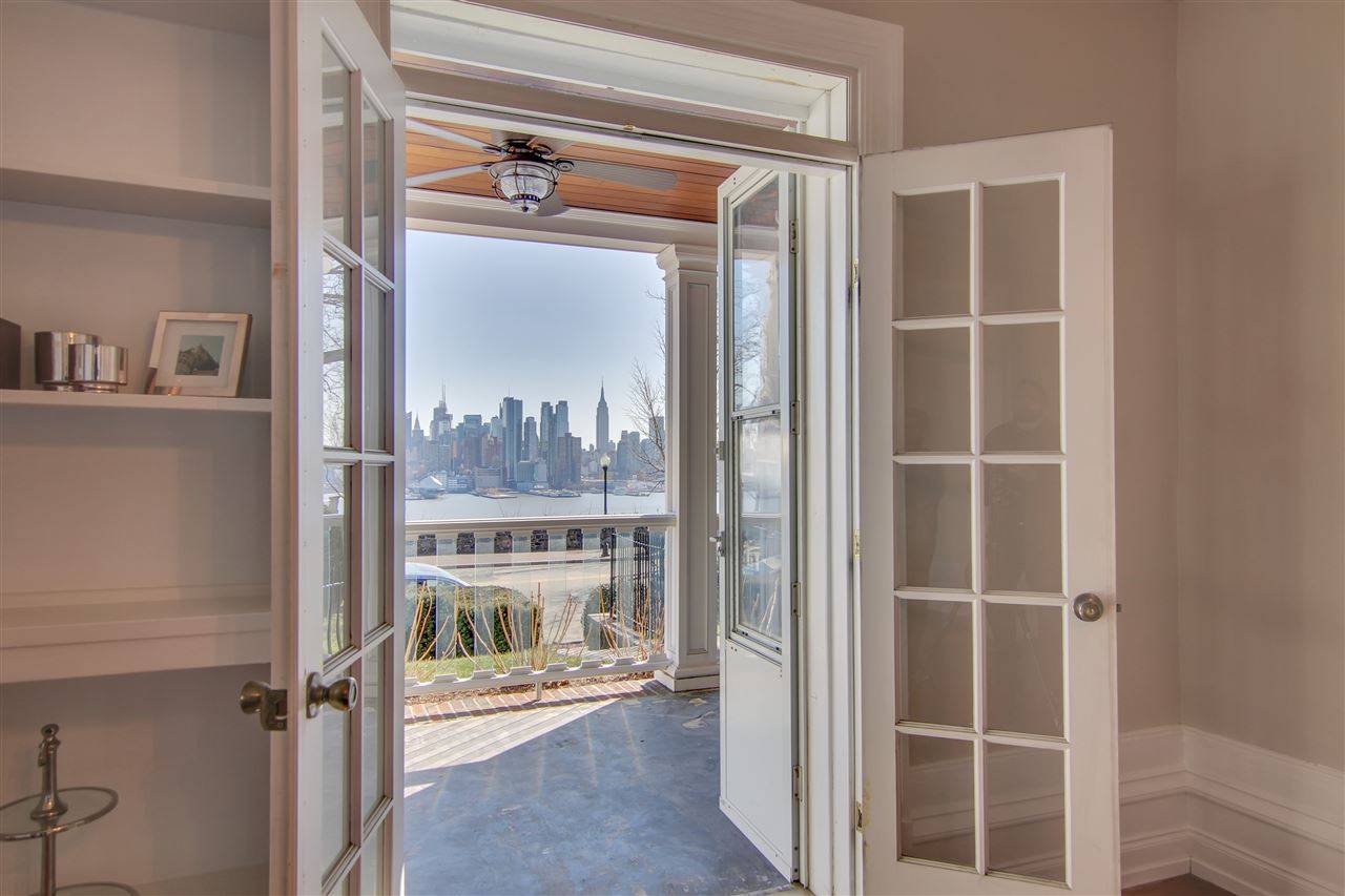 FABULOUS THREE BEDROOM WITH FULL ON FRONT AND CENTER VIEWS OF NYC & THE HUDSON RIVER