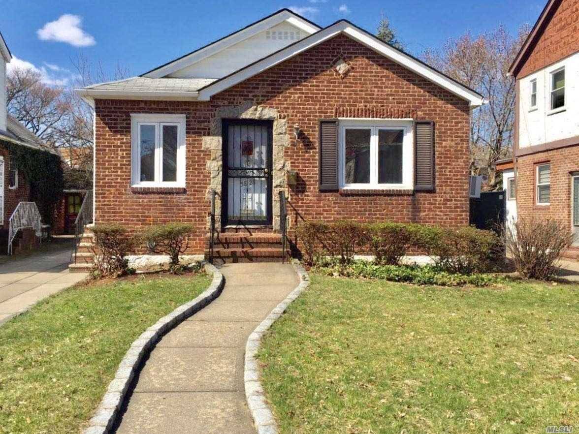 Nicely Maintained Detached Brick Ranch Home Features Updated Kitchen W/Ss Appliances Brick With 1 Car Det Garage.