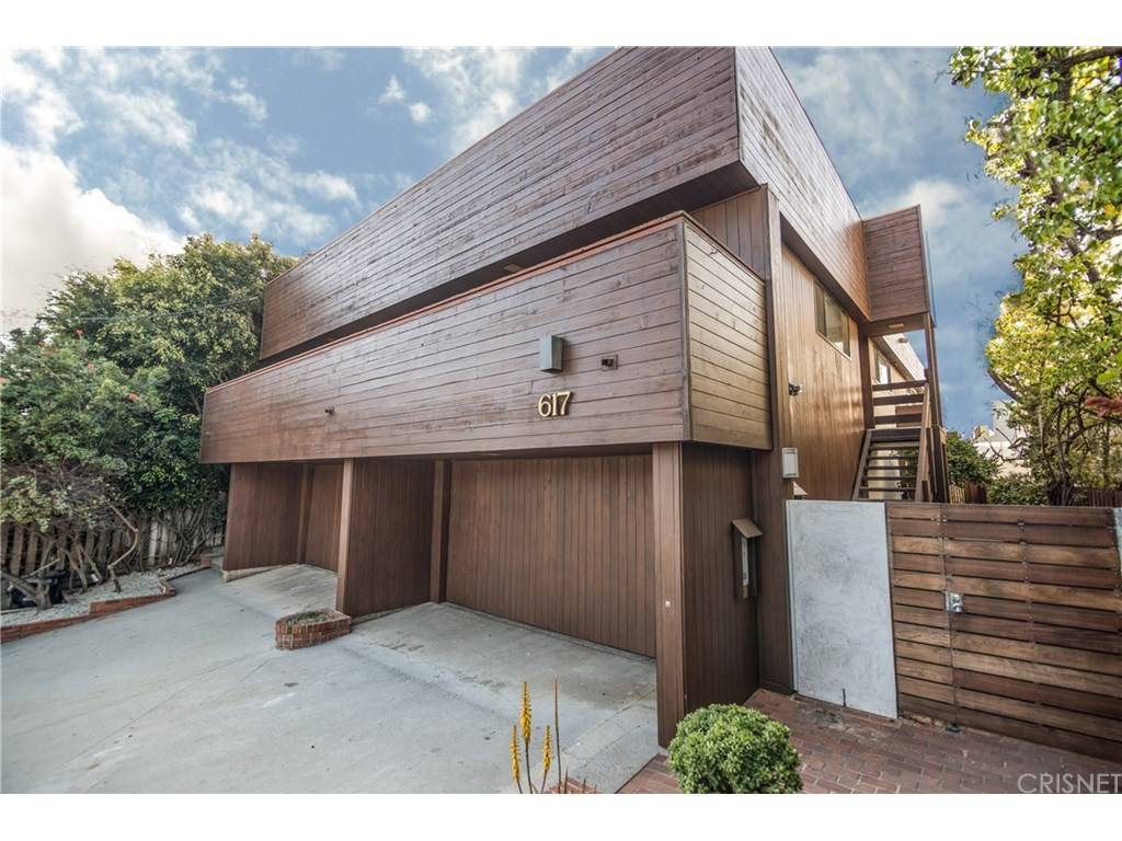 Welcome to 617 Strand Ave #2 - 2 BR Townhouse Santa Monica Los Angeles