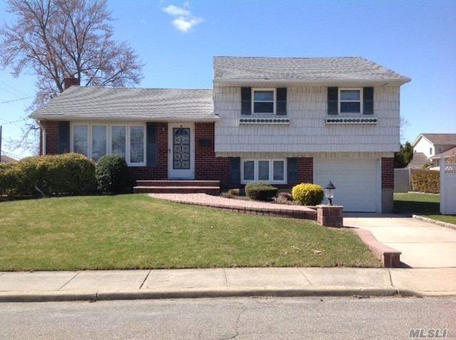 Beautifully Well Maintained Brick Split Level In The North Jericho Area Of Hicksville.