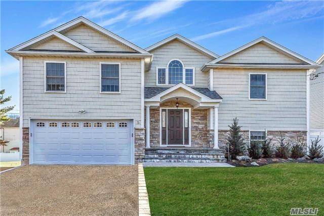 Spectacular,Perfect Midblock,2 Year Young Colonial With All Upgraded Finishings.