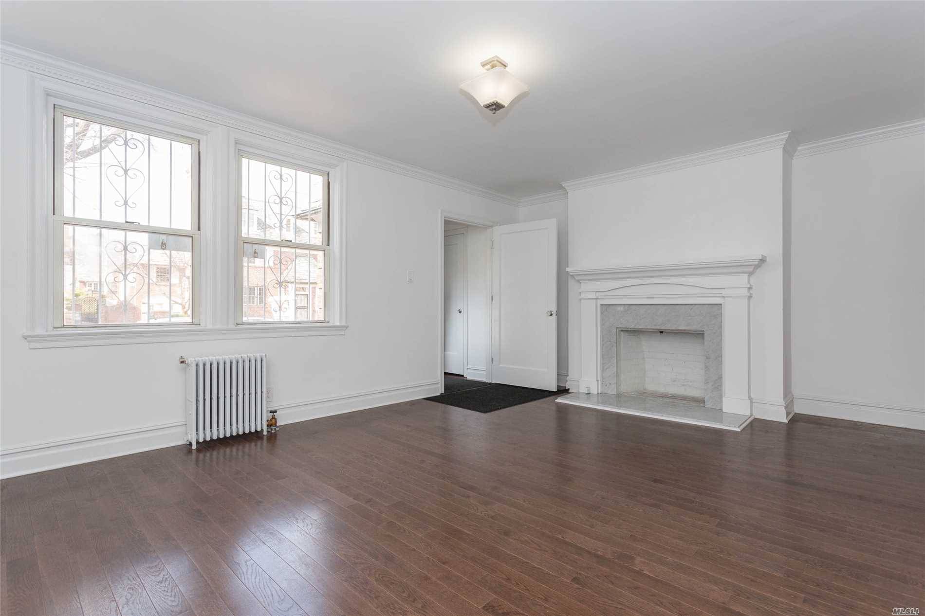Beautifully Renovated English Garden House In The Historic District Of Jackson Heights!