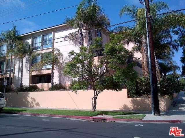 Gorgeous top floor - 2 BR Townhouse Brentwood Los Angeles