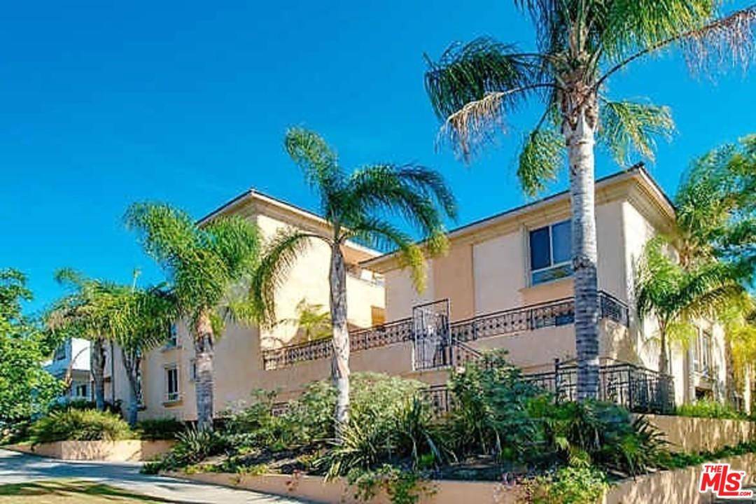 Gorgeous top floor - 2 BR Townhouse Brentwood Los Angeles