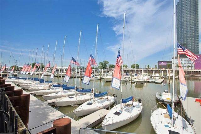 Exceptional 2 bedrooms and 2 full baths corner condo in Fulton's Landing