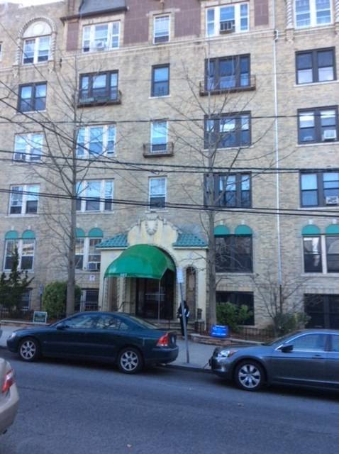 NEWLY RENOVATED 1 bedroom 794 SQ FT apartment mins away from Journal SQ and Buses