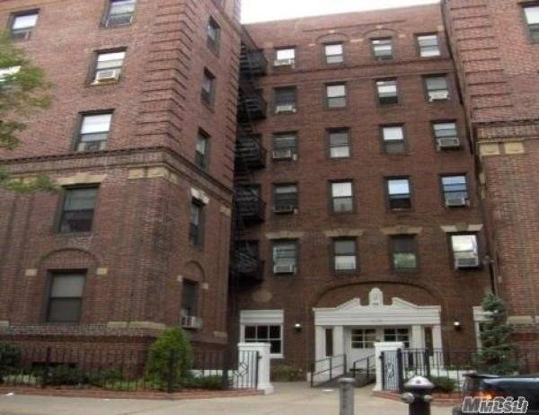 Large One Bedroom Pre-War Condo In Prime Jackson Heights.