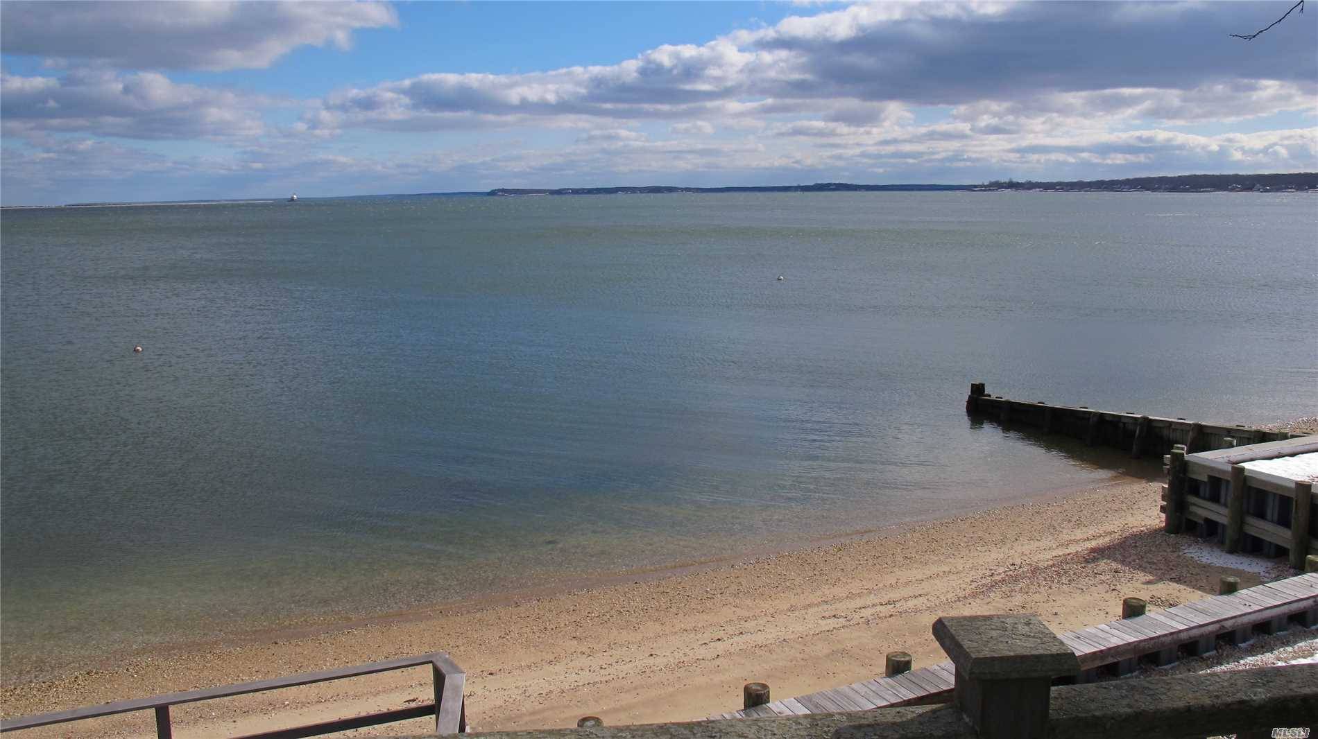 Amazing North Fork Bayfront Location With Private Beach And Expansive Entertainment Deck W/Hot Tub.