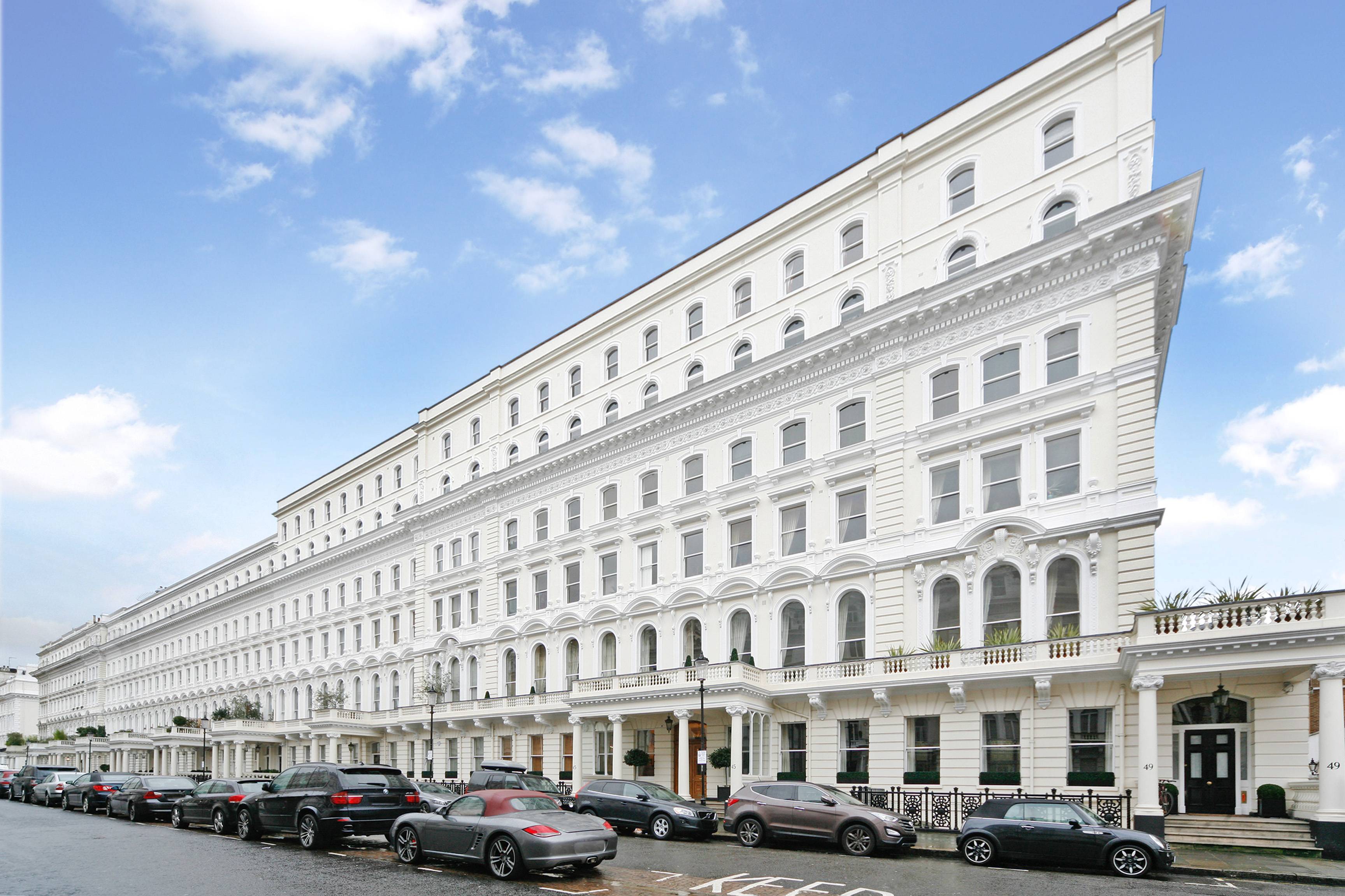 A generously proportioned three bedroom apartment  in one of South Kensington's most sought after buildings.