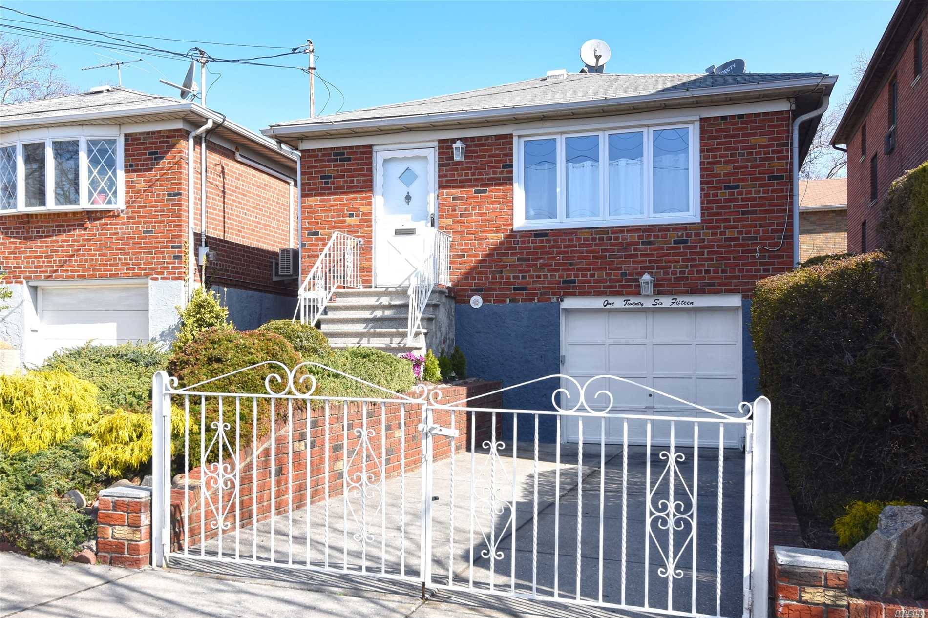 Meticulously Maintained South Facing 3Br Ranch In Flushing!!!!
