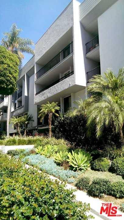 AN EXCELLENT LOCATION RIGHT ON BORDERS OF WEST HOLLYWOOD & BEVERLY HILLS