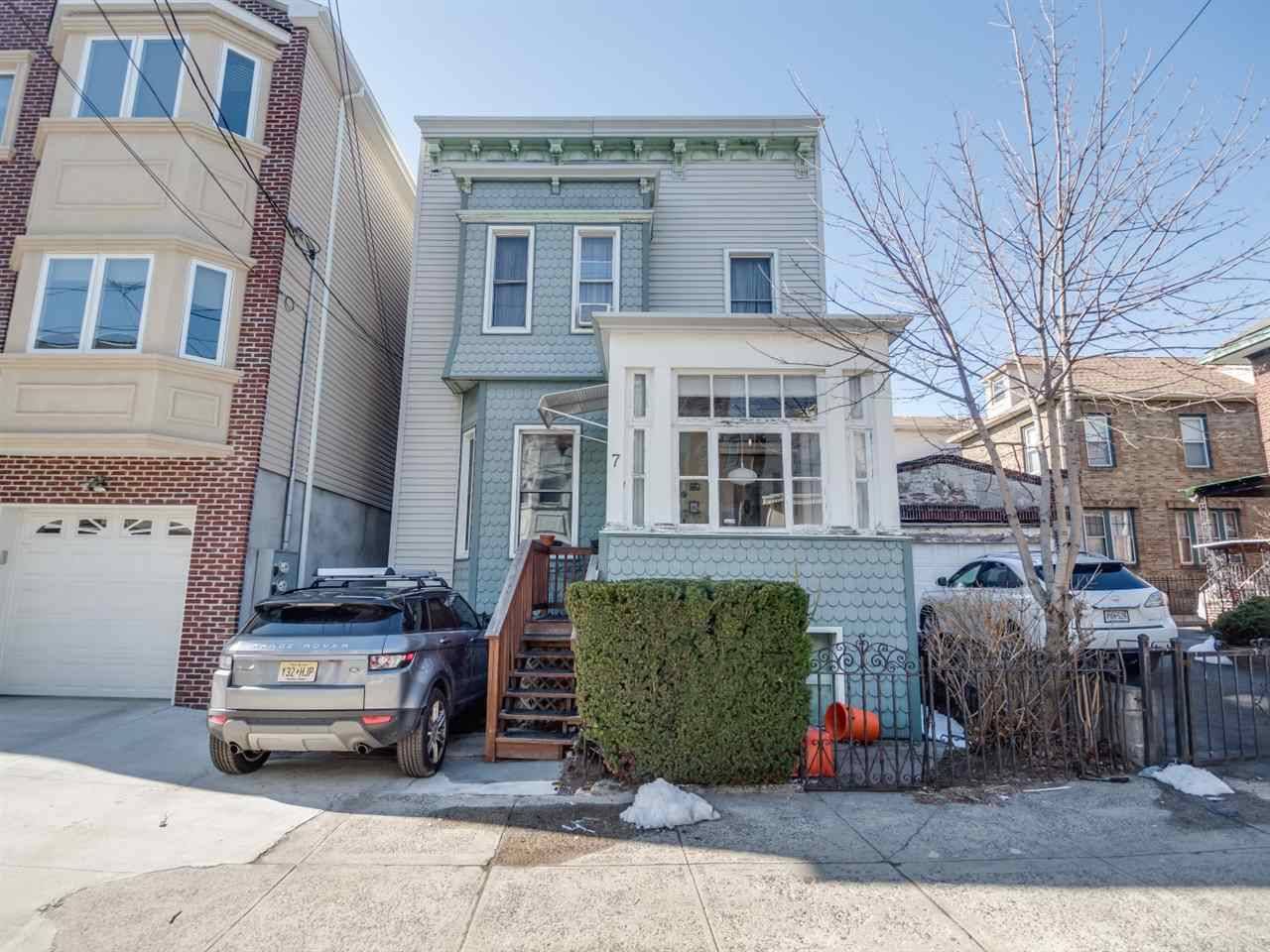 Bright and spacious 2 bedroom on beautiful Webster Avenue in Jersey City Heights