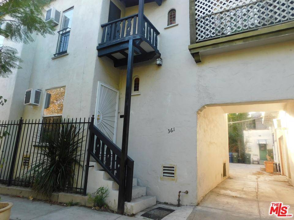 This is a 1920's 2 story Spanish duplex - 2 BR Townhouse Beverly Grove Los Angeles