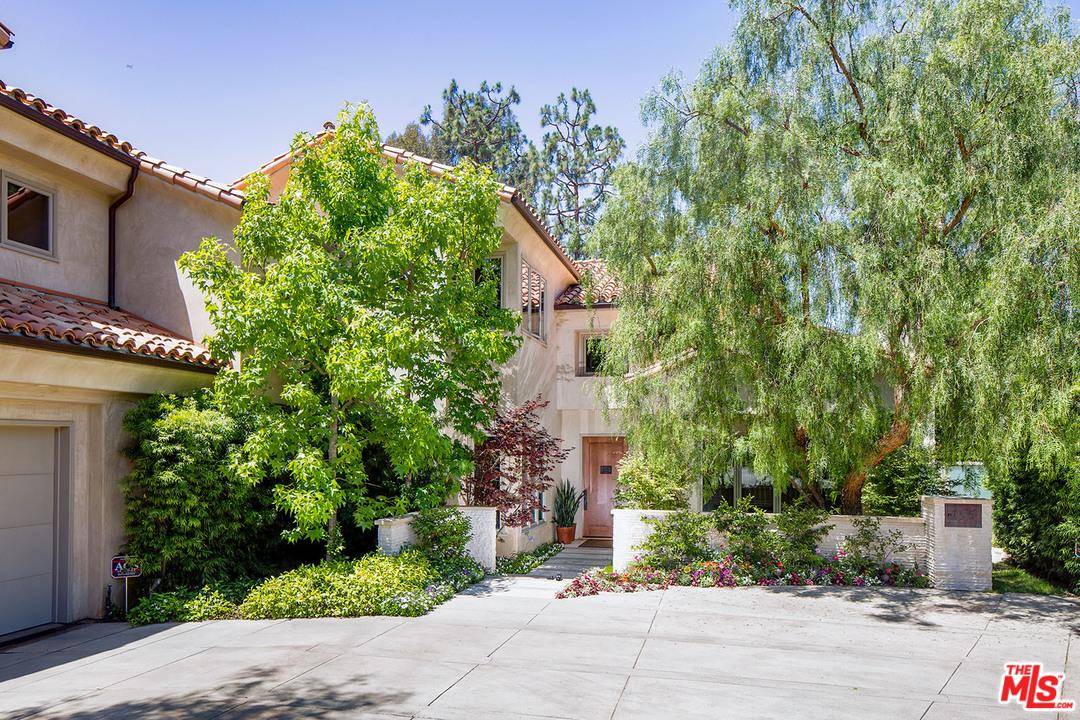 Tucked away at the end of a quiet cul-de-sac in the heart of Brentwood with gorgeous