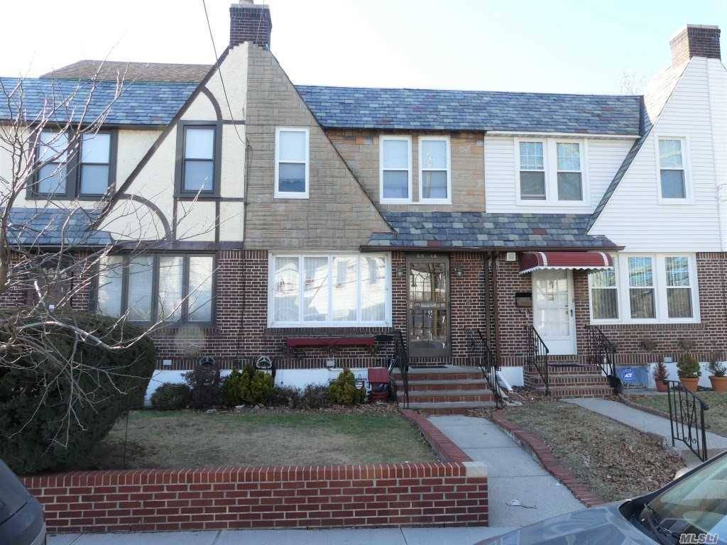 77th 3 BR House Middle Village LIC / Queens