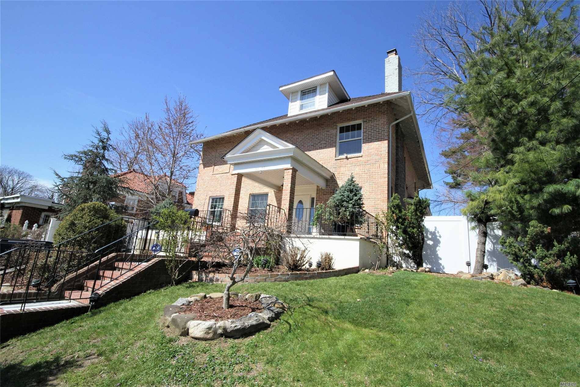 North Flushing, Detached 6-Bedroom Colonial Home On A 60' By 100' Lot.