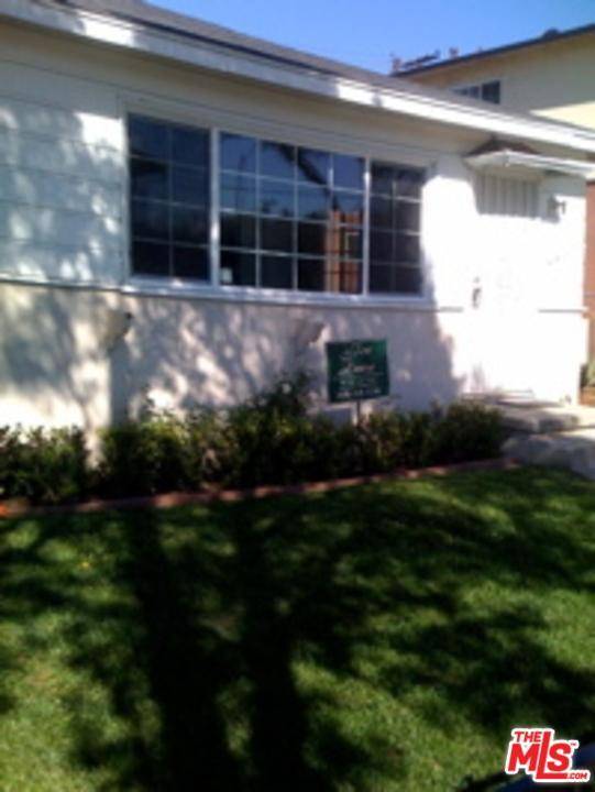 An upper unit with lots of windows and sunshine - 2 BR Townhouse Los Angeles