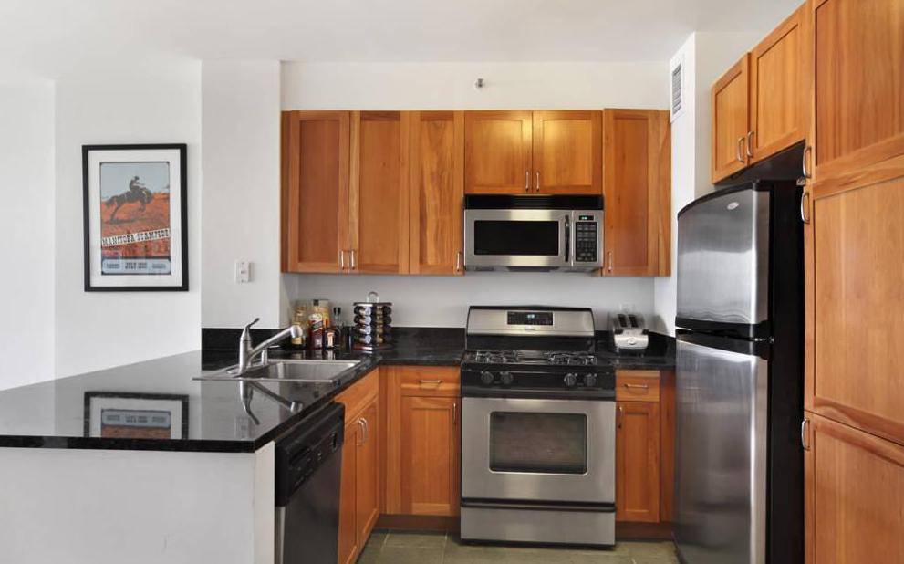 Beautiful Battery Park City 1 Bedroom Apartment with 1 Bath featuring a Garage and Gym
