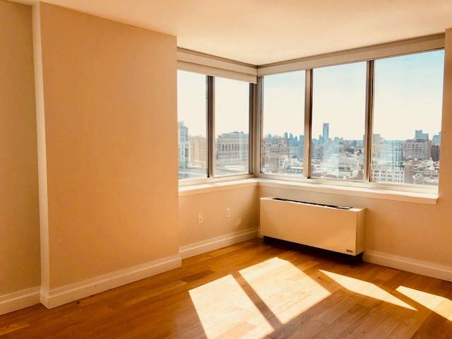 No Broker Fee!!!   Limited Time Only!!!    Fine Flatiron Alcove Studio Apartment with 1 Bath featuring a Rooftop Deck and Fitness Facility