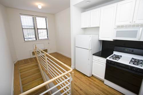 Spacious True 3 Bedroom--Duplex Apartment--Washer/Dryer in Unit