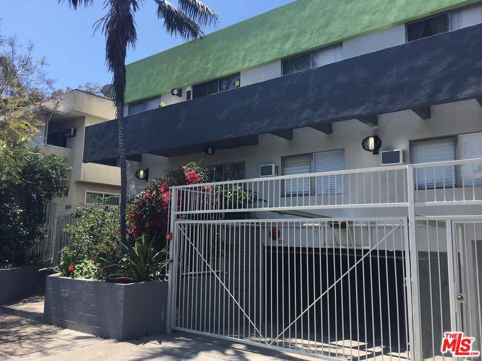 Renovated 1 BED 1 BATH - WEHO Lower unit with balcony - North Genesee Avenue -- SPACIOUS GROUND FLOOR Unfurnished Hardwood laminate Floors