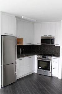NO FEE 3 BEDROOM WITH WRAPAROUND TERRACE IN PRIME EAST VILLAGE **