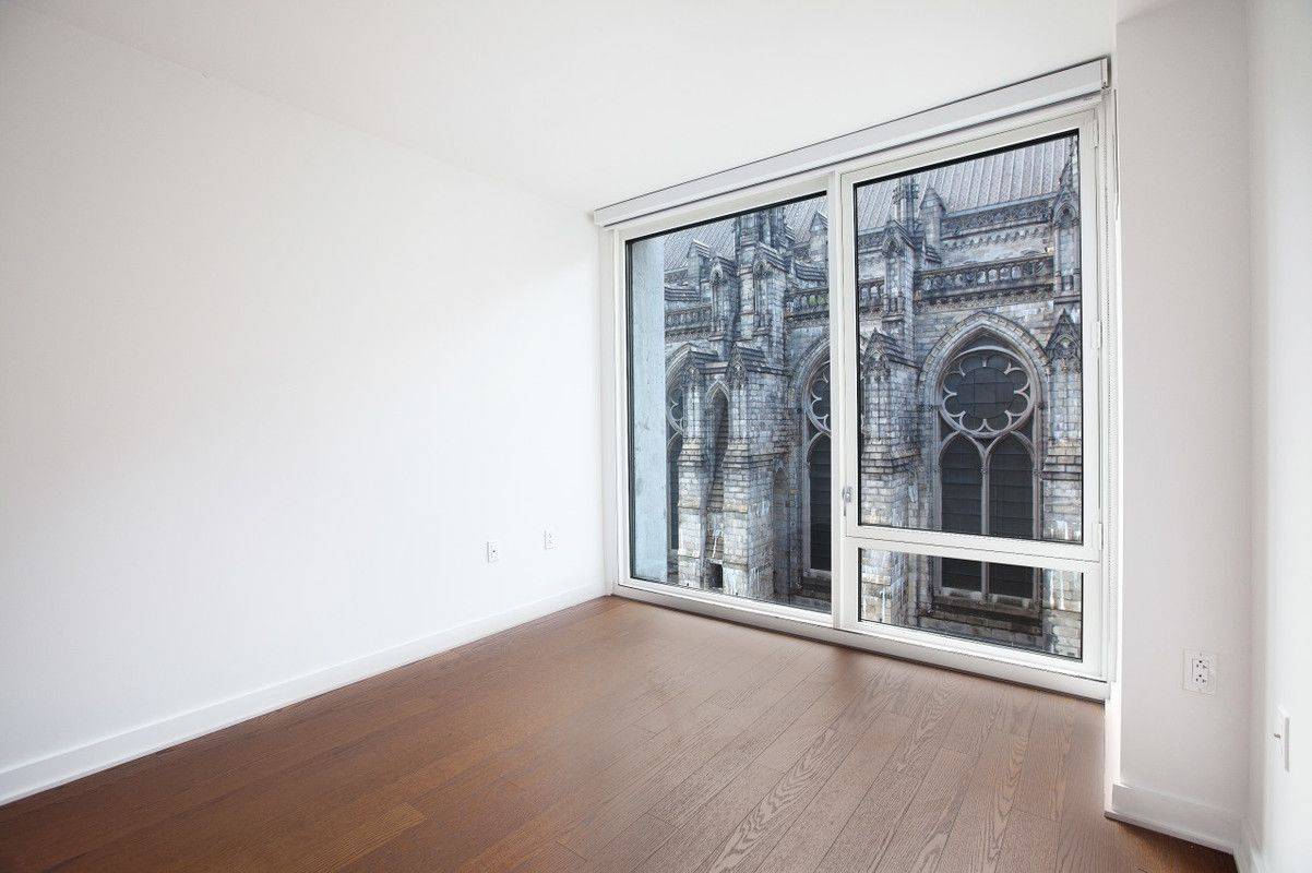 1 BEDROOM W/ STUNNING CATHEDRAL VIEWS IN LUXURY BUILDING
