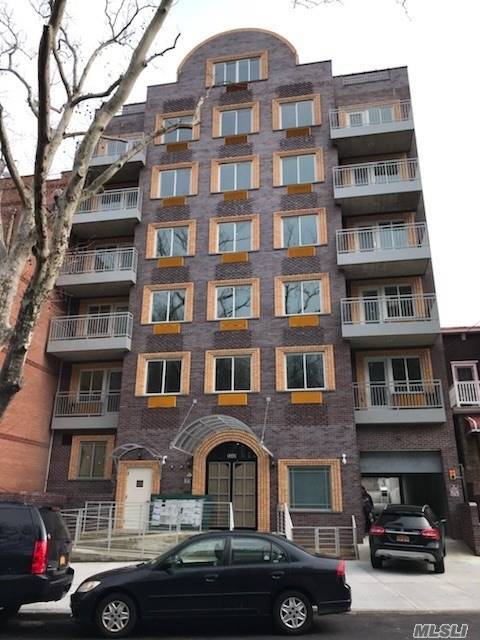 Junction 2 BR House Jackson Heights LIC / Queens