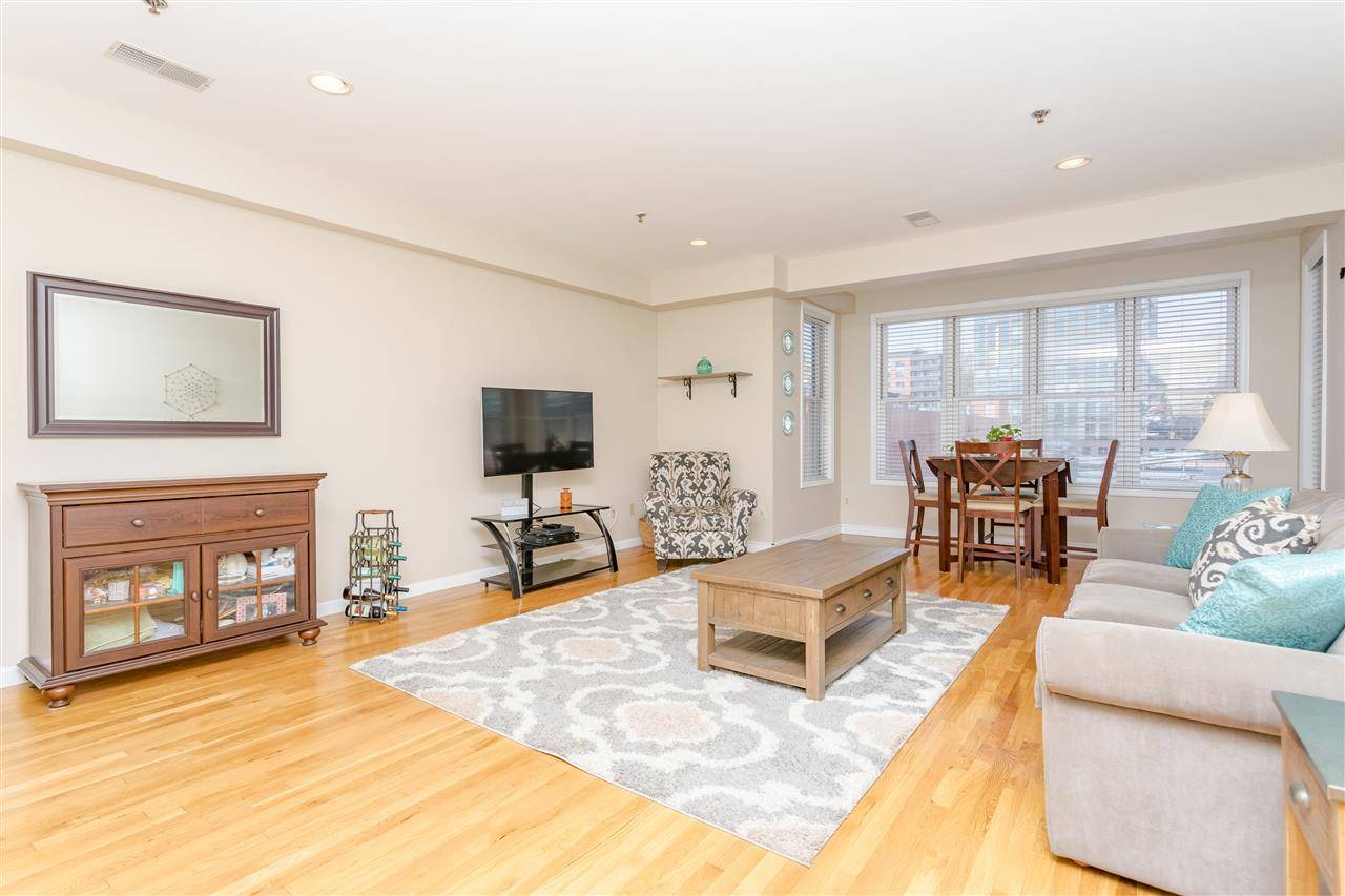 Flooded with natural light - 2 BR Condo New Jersey