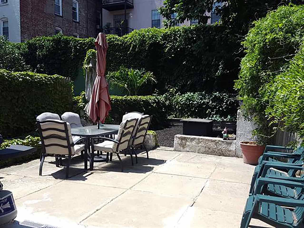 Amazing 1 bedroom + den with private yard on the 1st floor of a quiet 2-unit townhouse