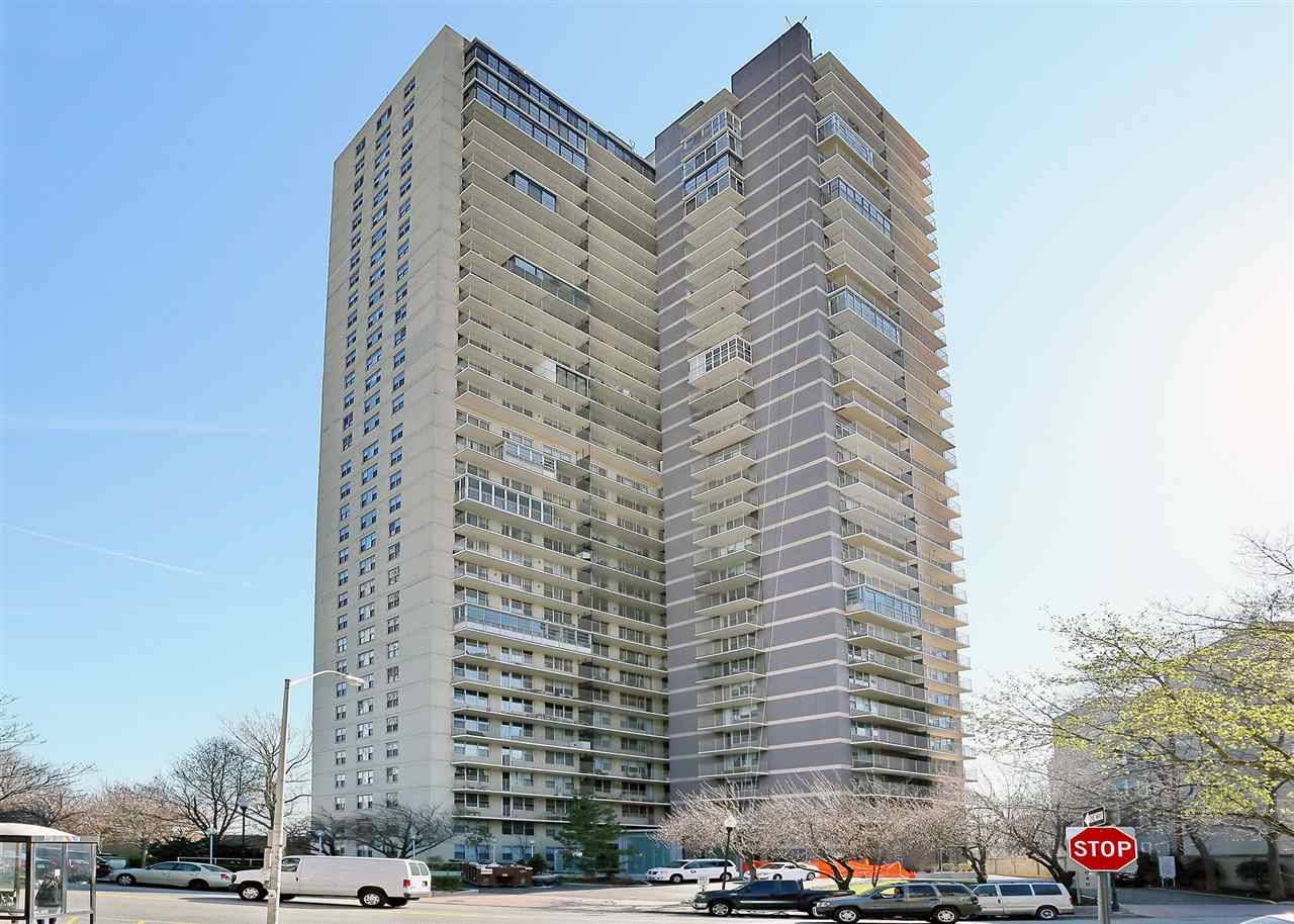 West New York One bedroom apartment plus a Den or second bedroom in Luxury Hi-rise on Blvd East
