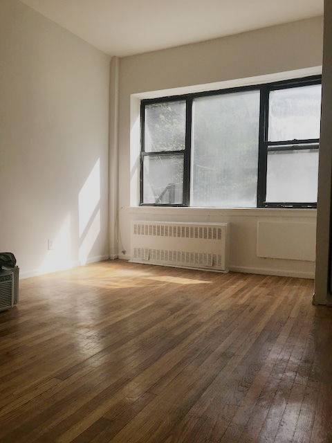 SPACIOUS 1 BED MIDTOWN EAST AVAIL NOW