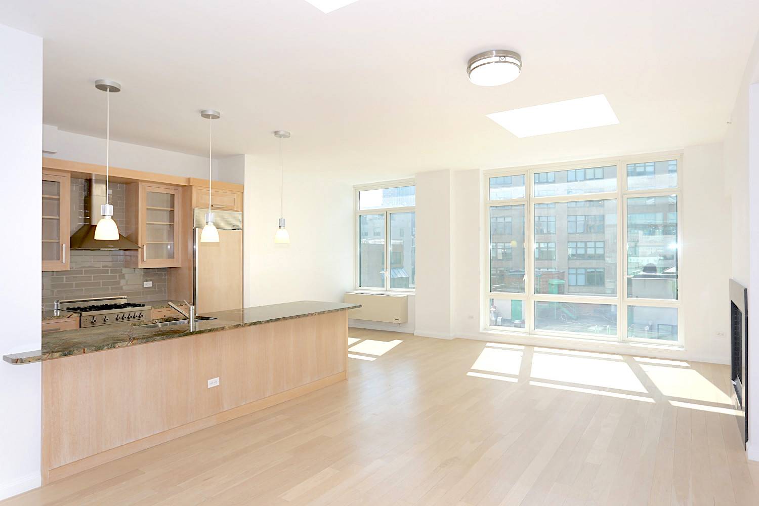 Stunning Soho 1 Bedroom Apartment with 1 Bath featuring a Roof Deck and Garden