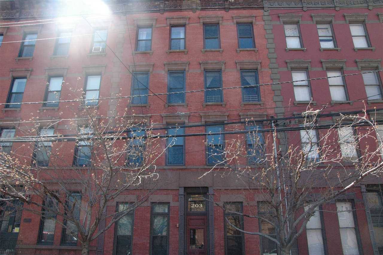 Beautiful Top Floor 2 Bed/ 1 bath in a 1880's historic brownstone