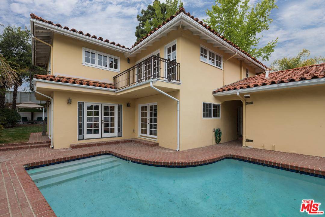 Welcome home to this beautiful and private - 3 BR Single Family Beverly Hills Post Office | B.H.P.O. Los Angeles