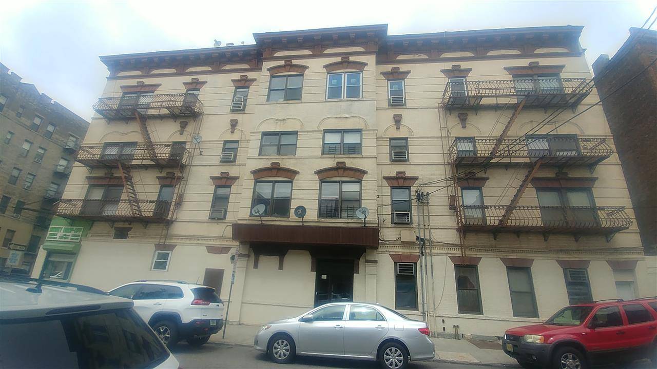 Nice 1 Br apt in the busiest side of West New York
