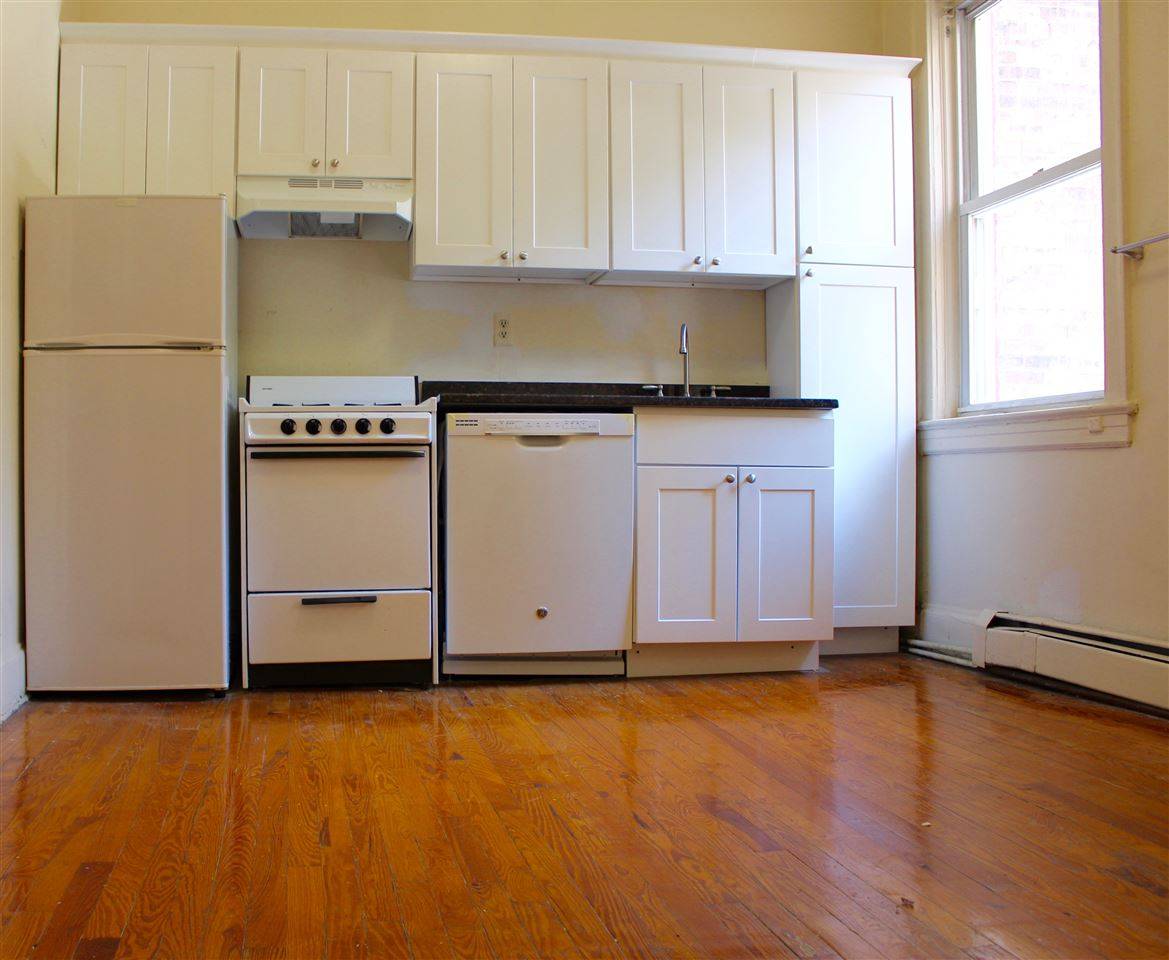 VERY SPACIOUS 1 BD / 1 BTH in Hoboken - 1 BR New Jersey