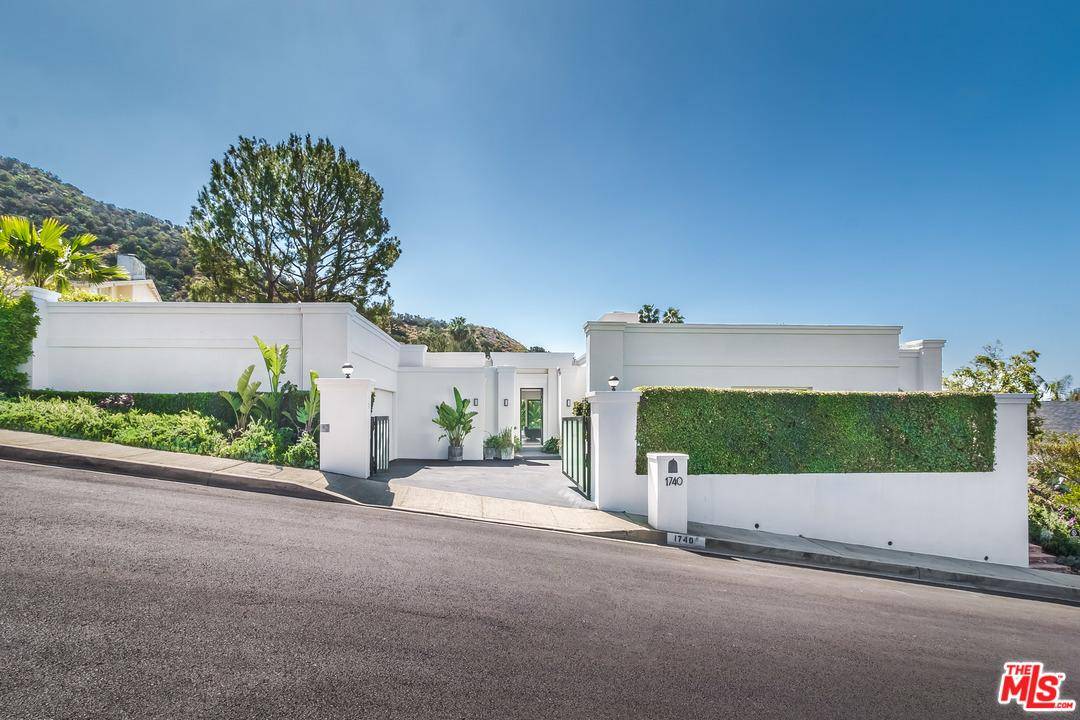 Beautiful remodeled single level contemporary home located in the heart of Beverly Hills Post Office within minutes from the Beverly Hills Hotel