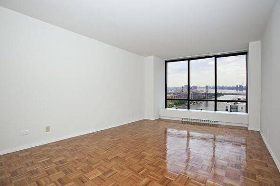 Upper East Side, Large 1 bedroom 1 bathroom, New Kitchen with Stainless Steel, Walk In Closet, Gym, Swimming Pool, No Fee