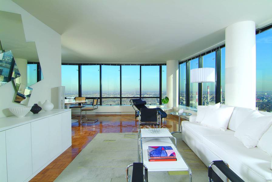 NO FEE!!! Beautiful 1 Bed 1 Bath apartment on Upper East Side with pool and stunning river views!