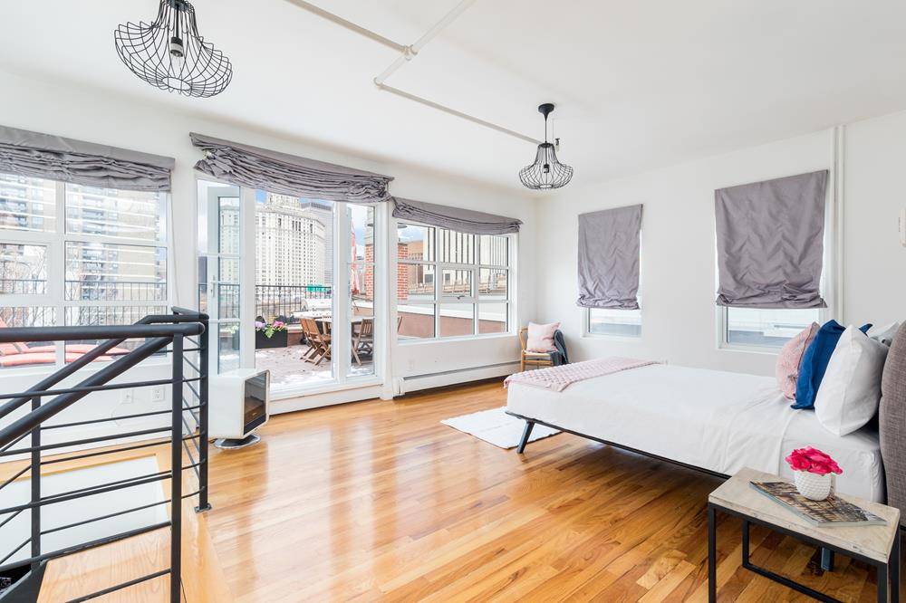MASSIVE SEAPORT LUXURY LOFT DUPLEX WITH TERRACE2 bedroom, 2 bath loft overlooking from your private 500 SF terrace the Brooklyn Bridge, Gehry building and World Trade Center.