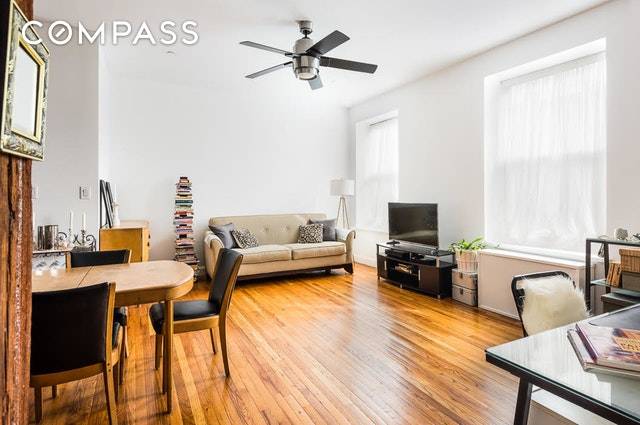 High ceilings, exposed beams and great light all contribute to making this one bedroom lofty condo a wonderful apartment.