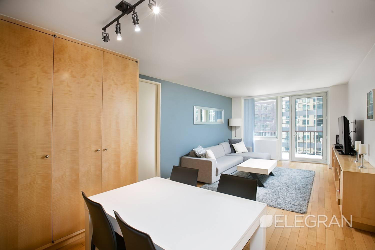 Be amazed by this South facing 2 bedroom, 2 bathroom condo located in one of the best areas of Midtown.