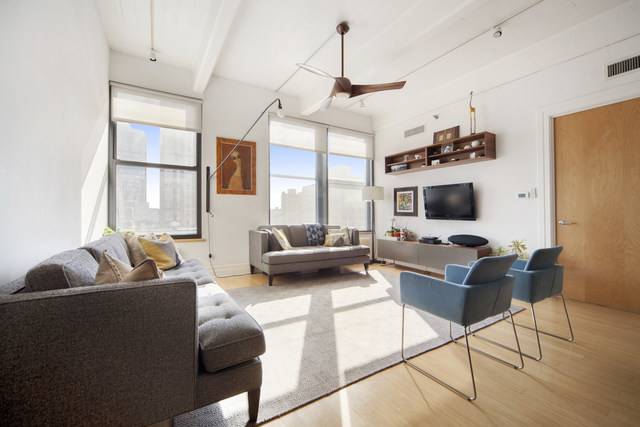 This beautifully renovated and lovingly maintained east facing loft in Dumbo's full service condominium 70 Washington Street offers the perfect Dumbo lifestyle.