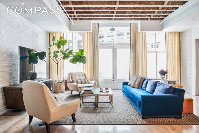 Nestled on one of TriBeCa s finest cobblestone streets, apartment 1D at 28 Laight combines traditional loft living with modern finishes and some of the lowest monthly costs downtown.
