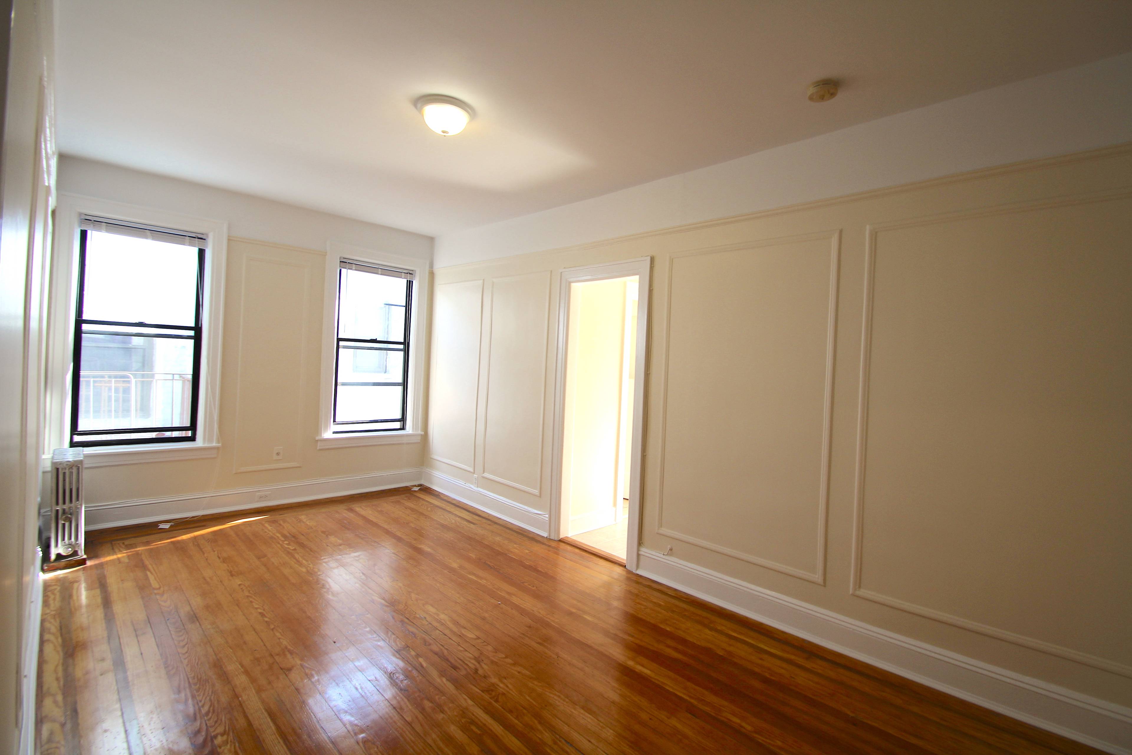 Astoria/LIC: Top Floor Updated Corner 1 Bedroom For Rent w/ Large Living Room